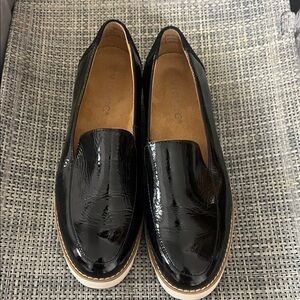 Vionic Women's Black Patent Loafers size 6.5